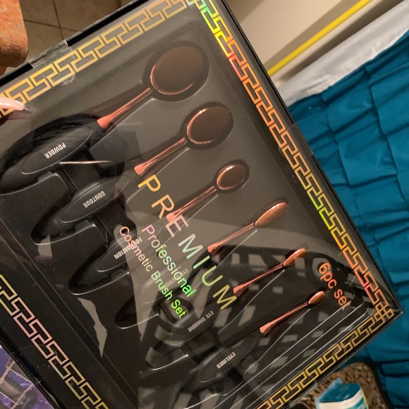 Makeup Bundle - Picture 5 of 8